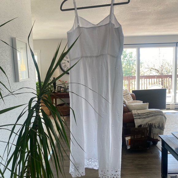 Old Navy White‎ Eyelet Midi Dress Women’s Large Worn Once - Picture 3 of 9